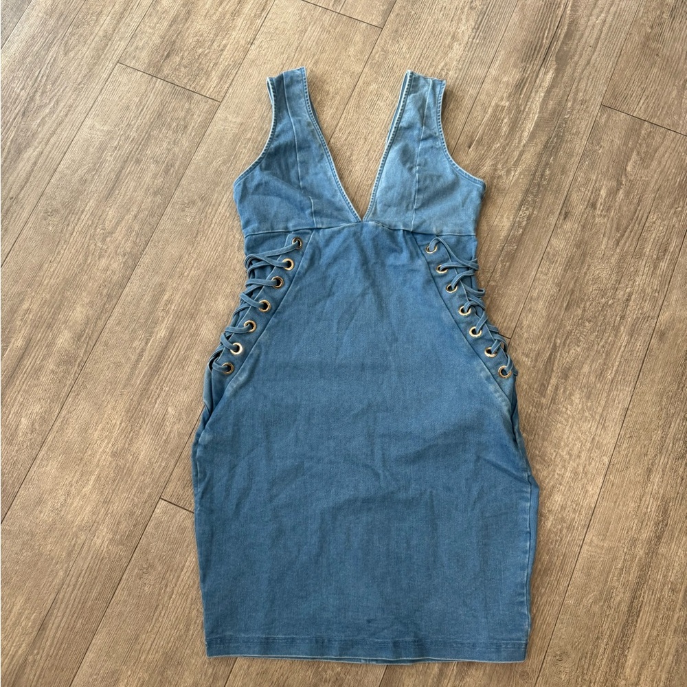 BUNDLE 2 ITEMS FOR $8✨

🌸BOUTIQUE linked to him denim dress ✨ - Picture 2 of 7